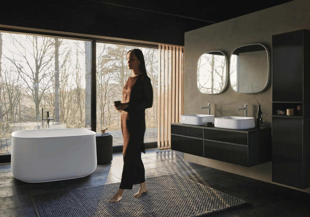 Természetes hatású anyagok és földszínek a fürdőszobában